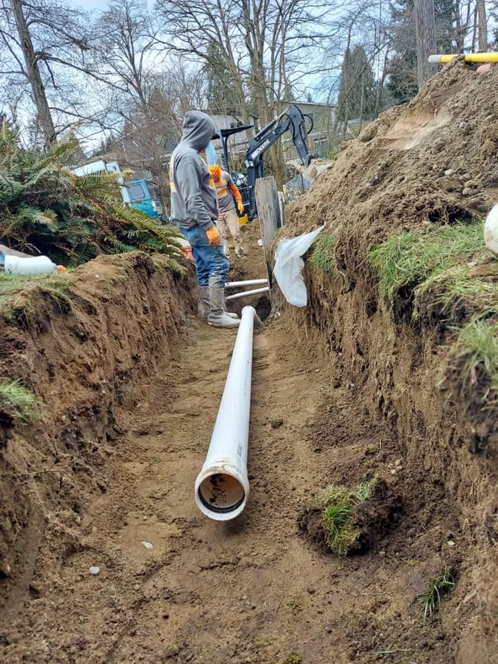 sewer-line-replacement-pipe-laying-in-trench-seattle