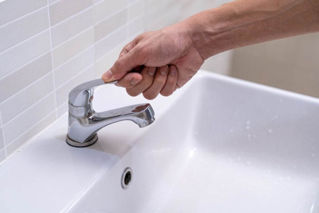 Man keeps turning off the water