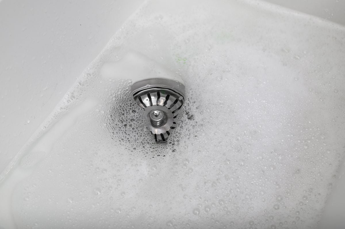 Problem with the kitchen sink drain, water is stagnant and does not drain